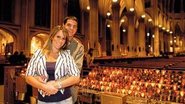 Com casamento marcado para dezembro, eles agradecem a felicidade que encontraram na Saint Patrick Cathedral, o maior templo católico dos EUA. - FOTOS: Cadu Pilotto