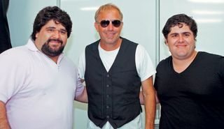 Kevin Costner faz show em Bauru, interior de São Paulo, e é prestigiado pela dupla César Menotti & Fabiano. - ACACIO NASCIMENTO, ANDERSON VINICIUS DE MORAES, CAIO FAGUNDES, GABRIEL CAPPELLETTI, JULIANA CENSI, LUIZ RIBEIRO, MÁRCIA ALVES, MÁRIO LEITE, MURILO CARDOSO, PEDRO FELIX E RAFAEL MELO