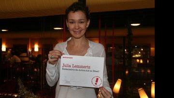 Júlia Lemmertz recebe título de embaixatriz