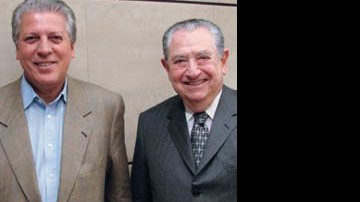 José Carlos Grubisich, pres. da Aliança Francesa de SP, e Abram Szajman, pres. Da Fecomércio, fecham convênio entre as entidades, em SP.