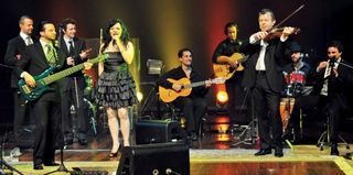Familia Lima canta com a talentosa argentina Mariana Avena, em São Paulo.