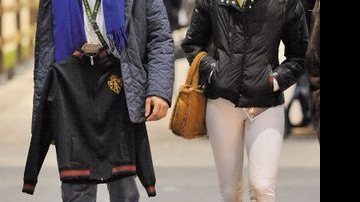 Em Genebra, na Suíça, o filho da socialite carioca Andrea Dellal prestigia a amada, herdeira da princesa Caroline, de Mônaco, durante uma competição equestre. - CITY FILES E REUTERS