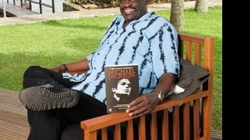 Na Ilha de CARAS, autor do livro O Que Realmente Aconteceu a Michael Jackson rememora a amizade e o trabalho com o astro americano. - JOÃO MÁRIO NUNES