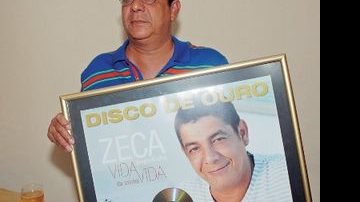 Zeca Pagodinho recebe disco de ouro - ROBERTO VALVERDE