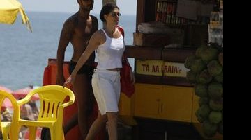 Paula Lavigne curte praia com o novo namorado, o médico Marcelo Marins - Rodrigo dos Anjos / AgNews
