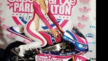 Paris Hilton lança equipe de motovelocidade - REUTERS