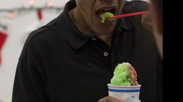 Barack Obama toma sorvete no Havaí com as filhas Malia e Sasha - City Files