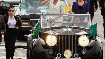 Dilma desfila no Rolls- Royce presidencial ao lado da filha, Paula - fotos: lincolniff, agencia estado e Reuters