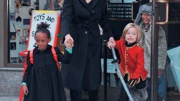 Angelina Jolie e os filhos em Nova York - GROSBY GROUP