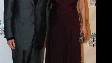 Com a mulher, a bela Catherine Zeta-Jones, Douglas chega ao festival de cinema de Palm Springs, Califórnia. - Reuters