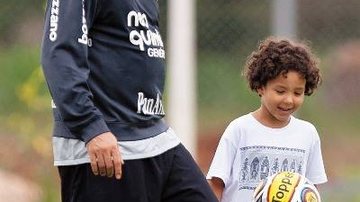 Carinho de Ronaldo com Alex - GETTY IMAGES