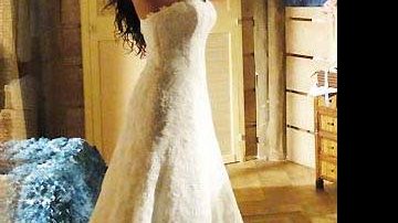 Suzana Pires grava cena de 'Araguaia' vestida de noiva - Reprodução / TV Globo