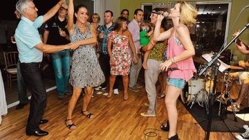 Na Grande SP, Cynthia dança com o pai, Dirceu, ao som de Carina Mennitto. - JOÃO PASSOS / BRASIL FOTOPRESS