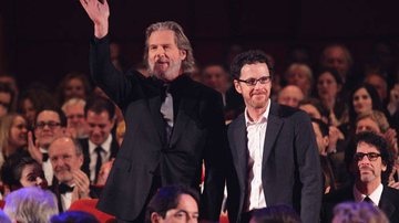 Jeff Bridges e o diretor Ethan Coen - Getty Images