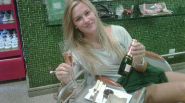 Fiorella Mattheis ganha festinha no salão de beleza - Reprodução Twitter