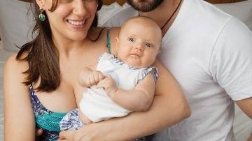 Esbanjando felicidade, o casal Fernando Pavão e Maria Elisa Pacheco apresenta o filho Gabriel, de apenas 2 meses, e mostra no rosto o estado de graça que vive. - FOTOS: GUSTAVO LOURENÇÃO / GL FOTOGRAFIA