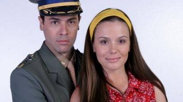 Claudio Lins e Graziela Schmitt caracterizados para 'Amor e Revolução' - Divulgação/SBT