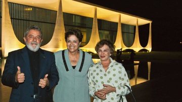 Dilma encontra Lula e D. Marisa - ROBERTO STUCKERT FILHO/PR