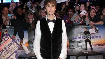 Justin Bieber causa euforia nas fãs em estreia - City Files