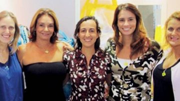 Em SP, Daniela Schiller e Graziela Soubia (1a e 3 a da esq. p/ dir.) com Angela Coutinho, com a filha, Carla, e Regina Gusmão. - ANDRÉ VICENTE, FERNANDO DA SILVA NUNES, FERNANDO LUIS CARDOSO, LORENZO FABRI, MÁRCIA STIVAL, OVADIA SAADIA, PAULO ROBERTO FRANCISCO, VERA GATTAZ SALEM E WLADIMIR TOGUMI