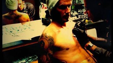 Beckham e o tatuador Mark Mahoney - Reprodução/Facebook