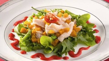 Receita light: salada com coulis de morango - ANDRÉ CTENAS