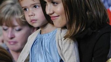Jessica Alba e a filha Honor Marie acompanham Michelle Obama no Dia da Leitura - Cityfiles