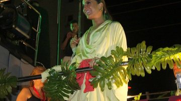 Claudia Leitte chega em seu trio elétrico para cantar no bloco Eu Vou - Rodrigo dos Anjos/AgNews