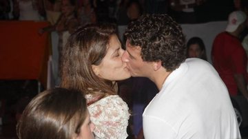 Elano e Nívea Stelmann trocam beijos apaixonados - Raphael Mesquita/Divulgação