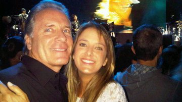 Ticiane Pinheiro assiste ao show de Shakira no domingo de carnaval aoa lado do marido Roberto Justus - twitter/divulgação