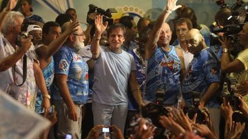 Roberto Carlos celebra vitória quadra da Beija-Flor - AgNews