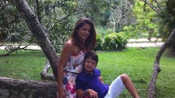 Nívea Stelmann com o filho Miguel no Jardim Botânico - Reprodução / Twitter