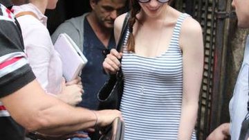 Anne Hathaway saindo de restaurante no Rio de Janeiro - Gabriel Reis/AgNews