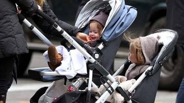 Sarah Jessica Parker leva as filhas gêmeas para passear em Nova York - Grosby Group