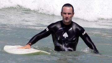 Rodrigo Santoro surfa no Rio de Janeiro - Adilson Lucas / AgNews
