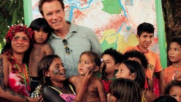 Arnold Schwarzenegger visita índios em Altamira - RIBAMAR, O CABOCLO