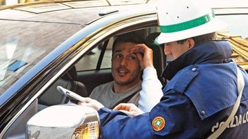 Goleiro Julio Cesar multado na Itália - CITY FILES