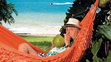Na Ilha de CARAS, enquanto bebe água de coco, deitado na rede, o ator conta que, no início da carreira, abdicou da vida pessoal para investir na sua profissão. - RENATO VELASCO