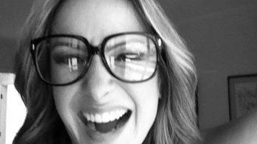 Claudia Leite: óculos e sorrisão nos Estados Unidos - Twitter