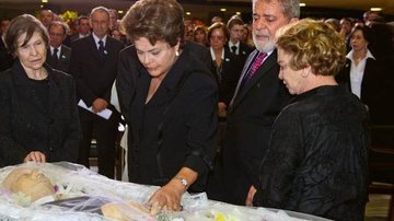Lula e Dilma se comovem no adeus a José Alencar - REUTERS E ROBERTO STUCKERT FILHO/PR
