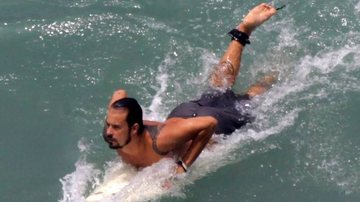 As manobras de Paulinho Vilhena no mar - Adilson Lucas/AgNews