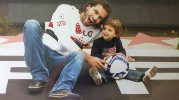 Henri Castelli e o filho Lucas no Estádio do Morumbi, em SP - Reprodução / Twitter