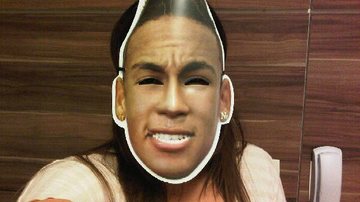 Mariana Belém brinca com máscara de Neymar - Twitter
