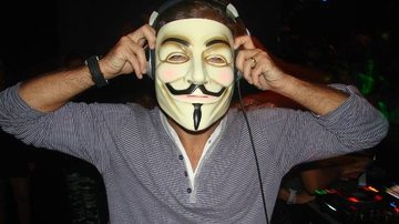Mascarado, Bruno Gagliasso ataca de DJ - Photo Rio News