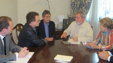 Bono Vox e Lula em encontro na tarde de segunda-feira, 11, em São Paulo - Reprodução / Twitter