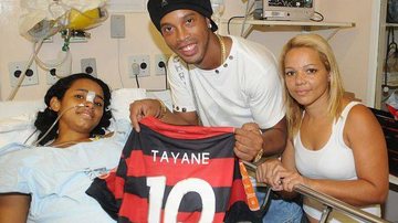 Ronaldinho Gaúcho visita as crianças vítimas da tragédia de Realengo em hospitais no Rio de Janeiro - Reprodução