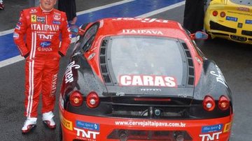 No Autódromo de Interlagos, em SP, Otávio Mesquita mostra o seu talento como Piloto CARAS na categoria GT4. - MARCOS RIBAS