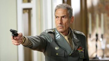 Reinaldo Gonzaga interpreta o General Lobo Guerra em 'Amor e Revolução'