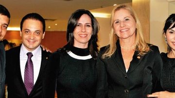 Em SP, o deputado federal Roberto de Lucena entre o casal Adriano e Selene Ferreira e com a delegada Martha Rocha e a vereadora de Campinas Leonice da Paz, em evento da Frente Nacional Cristã de Ação Social e Política. - ALEXANDRE NUNES, ANDRÉ VICENTE, CÉSAR ARAÚJO, EDU MORAES, MARIANA DEIENO ALTENFELDER, RICARDO SPIESS, SÉRGIO SAVARESE, SYLVIA GOSZTONYI E WALDEMIR FILETTI