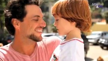 Rodrigo Lombardi com o filho Rafael no programa 'Mães & Cia', do GNT - Reprodução
